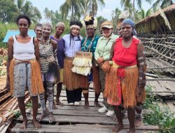 Dukung Pelestarian Tradisi Hadiri Pesta Adat “Cepes Ndi Pokmbu”, Ny. Delvi Tiku Lembang Apresiasi Peran Perempuan Asmat