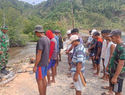 Kemanunggalan TNI dan Warga, Jembatan Darurat Desa Cera Kembali Buka Akses ke Kecamatan