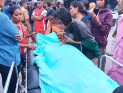 Massa Amuk Mapolres Sumba Barat, Bawa Jenazah Korban Penembakan ke Kantor Polisi