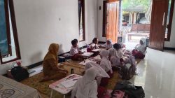 Rumah Kepsek di Klaten Disulap Jadi Sekolah Dadakan, 60 Siswa Belajar Lesehan