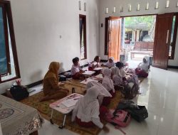 Rumah Kepsek di Klaten Disulap Jadi Sekolah Dadakan, 60 Siswa Belajar Lesehan