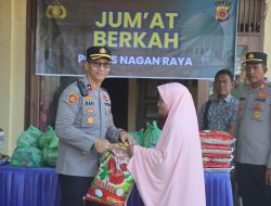 Polres Nagan Raya Bagikan Sembako dan Cek Kesehatan Gratis untuk Warga