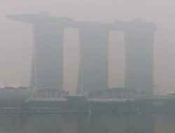 Ditelan Asap Karhutla RI, Singapura ‘Juara 1’ Kota Paling Berpolusi di Dunia!