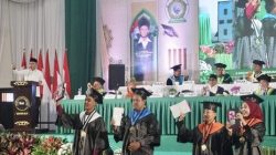 Menko Pangan Zulhas Beri Kejutan di Wisuda Unwaha Jombang, 4 Wisudawan Berani Maju Dapat Tablet!