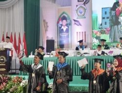 Menko Pangan Zulhas Beri Kejutan di Wisuda Unwaha Jombang, 4 Wisudawan Berani Maju Dapat Tablet!