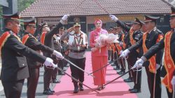 Tradisi Pedang Pora Warnai Serah Terima Jabatan Kapolres Jombang, AKBP Yanto Mulyanto Resmi Gantikan AKBP Ardi Kurniawan