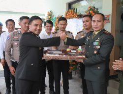 Sinergitas Tanpa Batas, Kapolres Jombang Beri Kejutan Spesial HUT TNI ke-81 ke Kodim, Sat Radar, dan Subdenpom