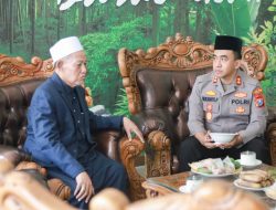 Kapolres Jombang Sowan ke Ponpes Darul Ulum, Minta Doa Restu