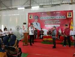 Berani Banget! Linmas di Klaten Todong Bupati Minta Jatah HT dan Insentif, Begini Jawabannya