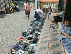 Khotbah Sentil Koruptor Hingga Aksi Marbot Tata Sandal yang Bikin Terenyuh di Masjid At-Taqwa Magetan
