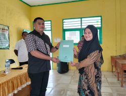 Resmi Dikukuhkan! Kepala Sekolah dan 3 Guru SMA IT Albasyiria Nyonyifi Terima SK Yayasan