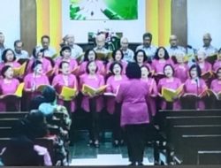 Sentuh Hati! Paduan Suara Adiyuswo GKJ Kiaracondong Pukau Jemaat GKJ Wates Kulon Progo