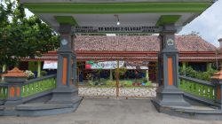 Wali Murid SDN 2 Glagah Jatinom Keluhkan Biaya Seragam hingga Outing Class, Kepsek Buka Suara